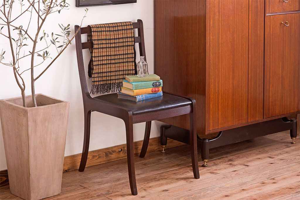 アンティーク家具　デンマーク　P.Jeppesen社製　オーレ・ヴァンシャー(Ole Wanscher)　ダイニングチェア(レッドブルーチェア)