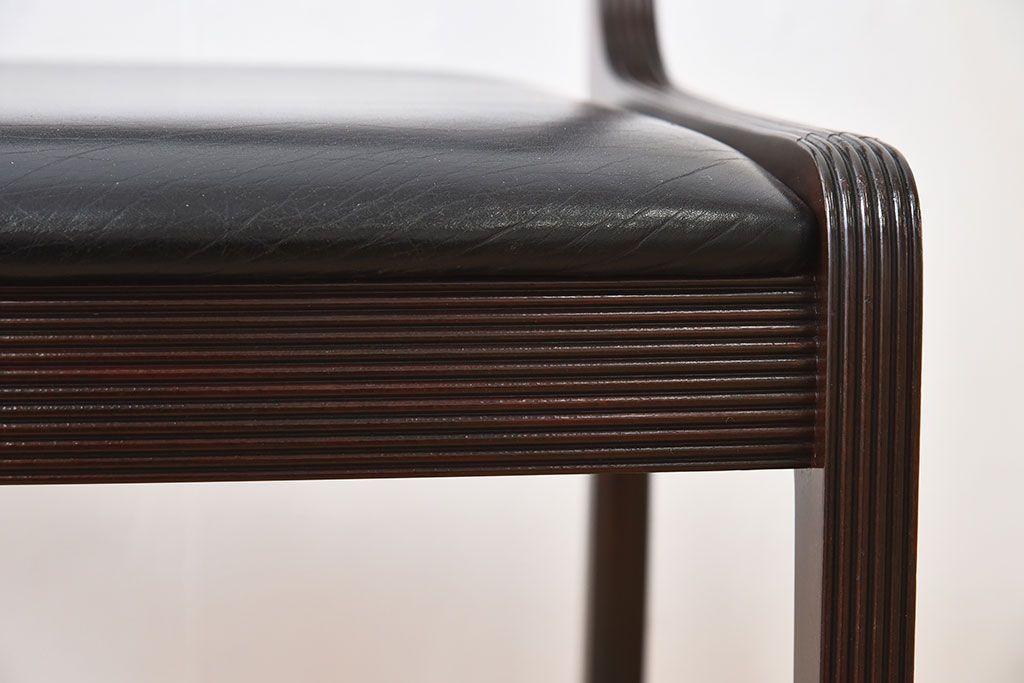 アンティーク家具　デンマーク　P.Jeppesen社製　オーレ・ヴァンシャー(Ole Wanscher)　ダイニングチェア(レッドブルーチェア)