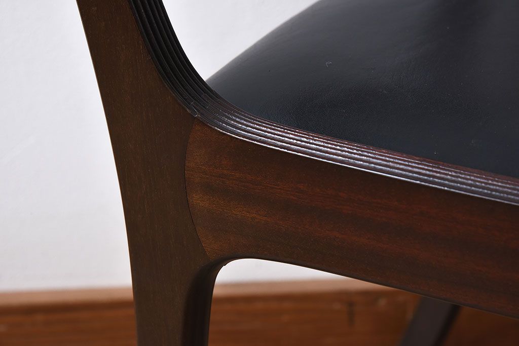 アンティーク家具　デンマーク　P.Jeppesen社製　オーレ・ヴァンシャー(Ole Wanscher)　ダイニングチェア(レッドブルーチェア)