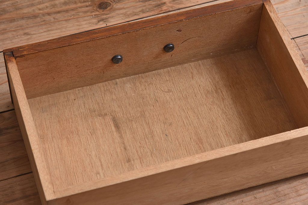 レトロ家具　昭和レトロ　古い木製の縦型アンティーク書類棚(カルテケース)