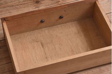 レトロ家具　昭和レトロ　古い木製の縦型アンティーク書類棚(カルテケース)