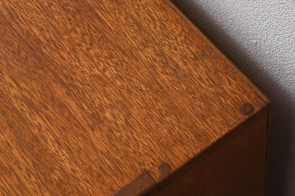 レトロ家具　昭和レトロ　古い木製の縦型アンティーク書類棚(カルテケース)