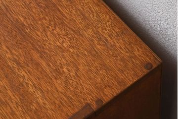 レトロ家具　昭和レトロ　古い木製の縦型アンティーク書類棚(カルテケース)