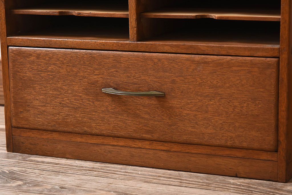 レトロ家具　昭和レトロ　古い木製の縦型アンティーク書類棚(カルテケース)