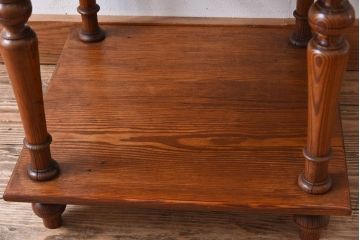 アンティーク家具　イギリスアンティーク　パイン材　上品なサイドキャビネット(サイドボード)