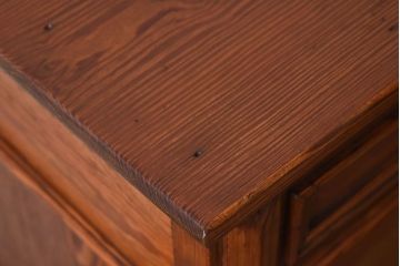 アンティーク家具　イギリスアンティーク　パイン材　上品なサイドキャビネット(サイドボード)