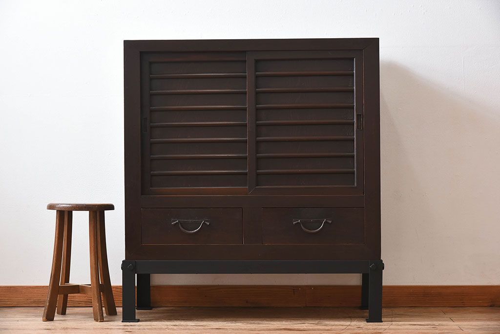 アンティーク家具　古民具・骨董　三尺　明治大正期　重厚な鉄脚付き!水屋箪笥サイドボード(1)