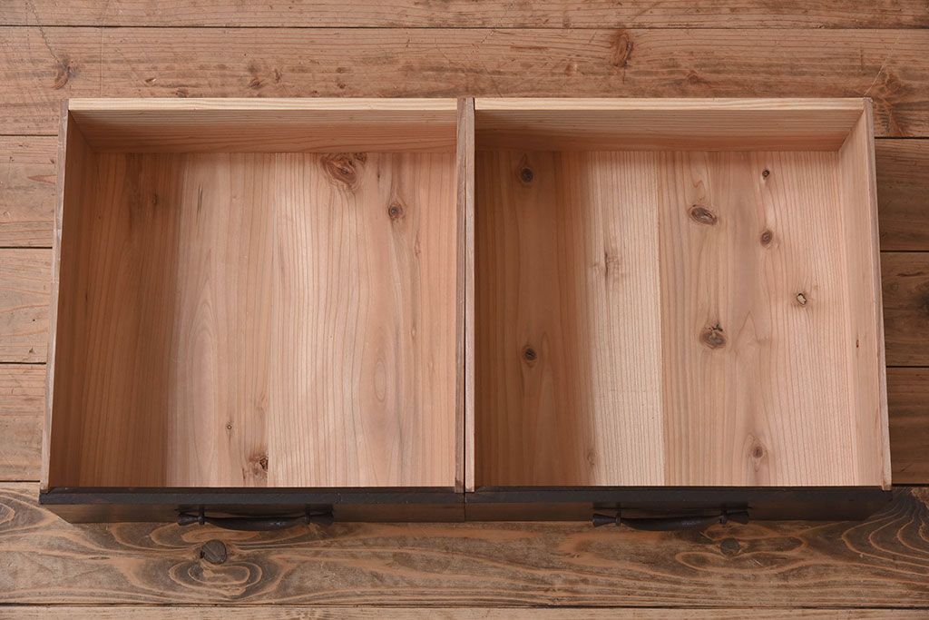 アンティーク家具　古民具・骨董　三尺　明治大正期　重厚な鉄脚付き!水屋箪笥サイドボード(1)