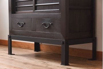 アンティーク家具　古民具・骨董　三尺　明治大正期　重厚な鉄脚付き!水屋箪笥サイドボード(1)