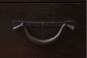 アンティーク家具　古民具・骨董　三尺　明治大正期　重厚な鉄脚付き!水屋箪笥サイドボード(1)