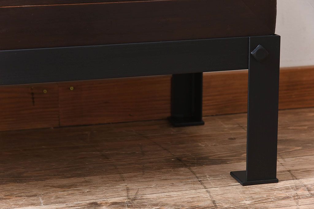 アンティーク家具　古民具・骨董　三尺　明治大正期　重厚な鉄脚付き!水屋箪笥サイドボード(1)