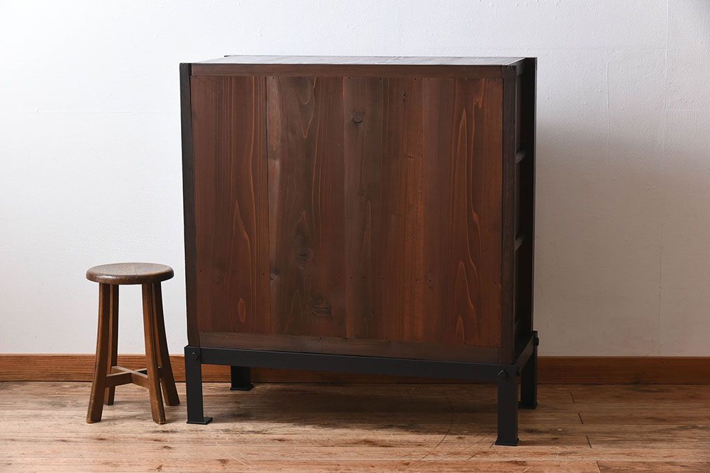 アンティーク家具　古民具・骨董　三尺　明治大正期　重厚な鉄脚付き!水屋箪笥サイドボード(1)