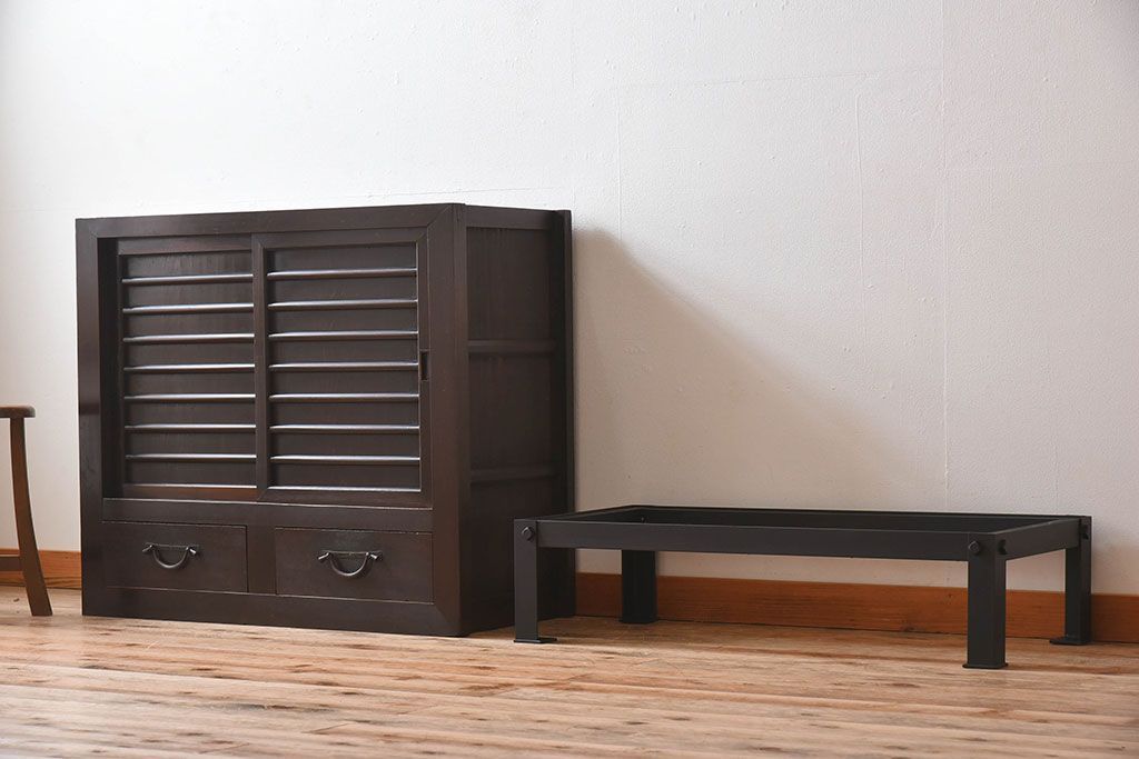 アンティーク家具　古民具・骨董　三尺　明治大正期　重厚な鉄脚付き!水屋箪笥サイドボード(1)