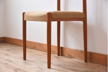 北欧家具　ビンテージ　スウェーデンTROEDS製　チーク材のチェア(ダイニングチェア)(1)