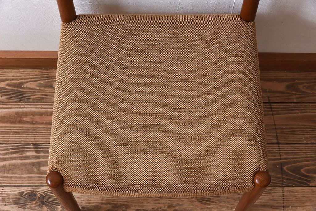 北欧家具　ビンテージ　スウェーデンTROEDS製　チーク材のチェア(ダイニングチェア)(1)