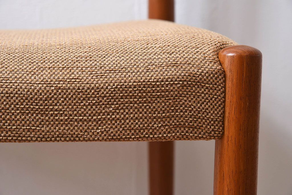 北欧家具　ビンテージ　スウェーデンTROEDS製　チーク材のチェア(ダイニングチェア)(1)