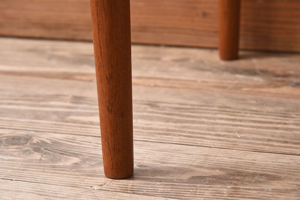 北欧家具　ビンテージ　スウェーデンTROEDS製　チーク材のチェア(ダイニングチェア)(1)