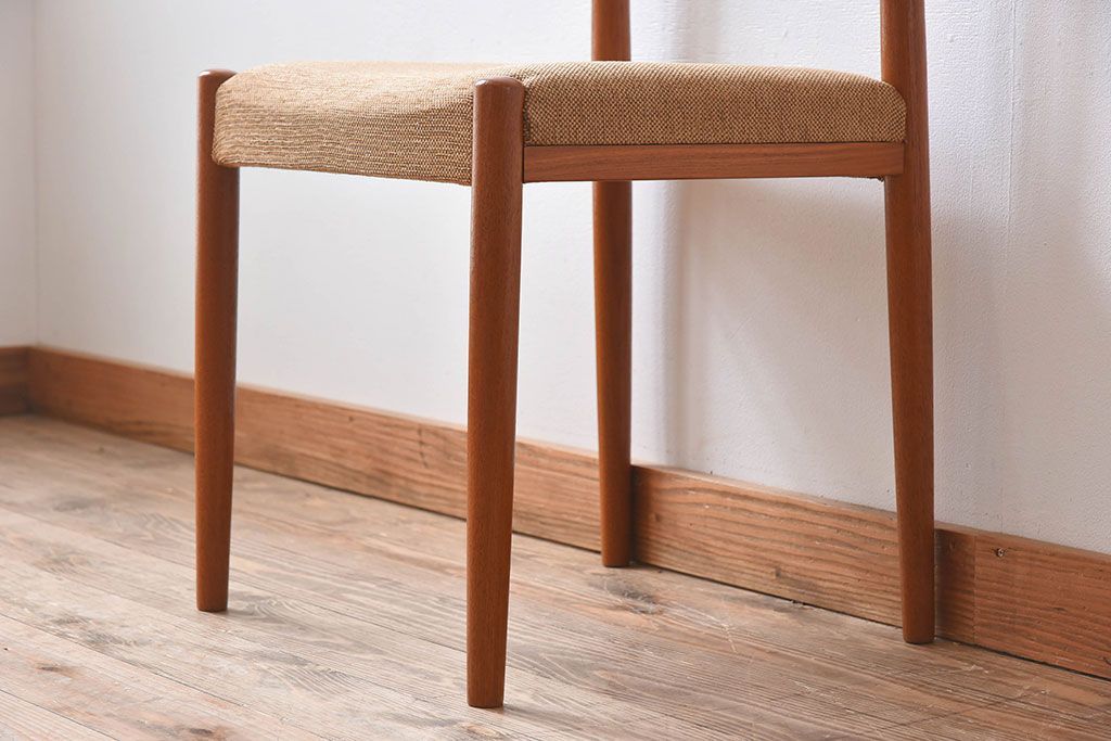 北欧家具　ビンテージ　スウェーデンTROEDS製　チーク材のチェア(ダイニングチェア)(2)
