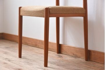 北欧家具　ビンテージ　スウェーデンTROEDS製　チーク材のチェア(ダイニングチェア)(2)