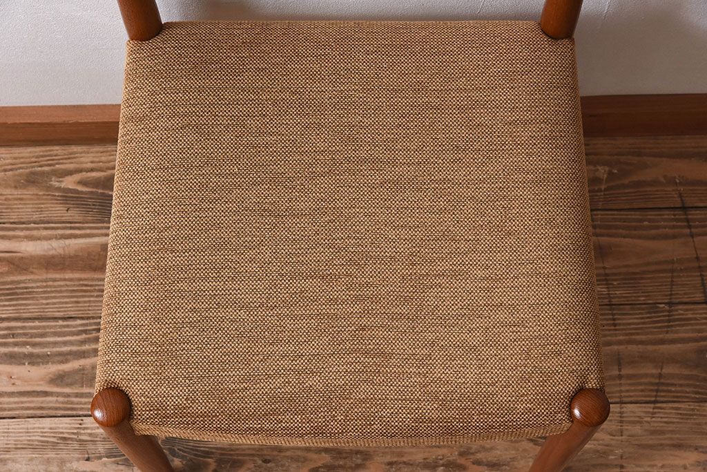 北欧家具　ビンテージ　スウェーデンTROEDS製　チーク材のチェア(ダイニングチェア)(2)