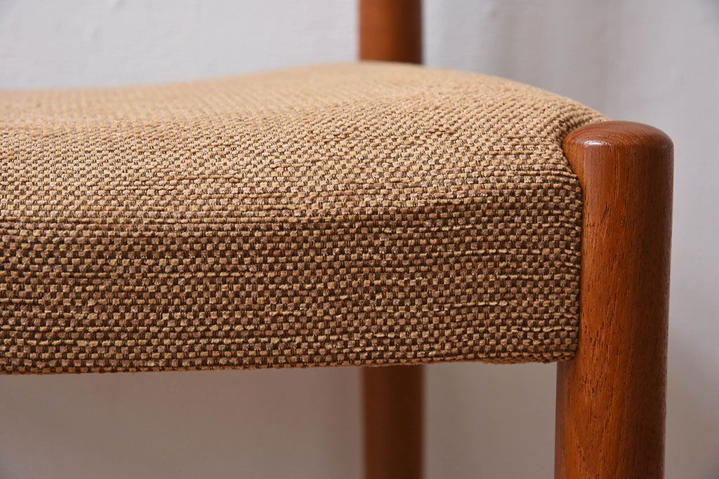 北欧家具　ビンテージ　スウェーデンTROEDS製　チーク材のチェア(ダイニングチェア)(2)