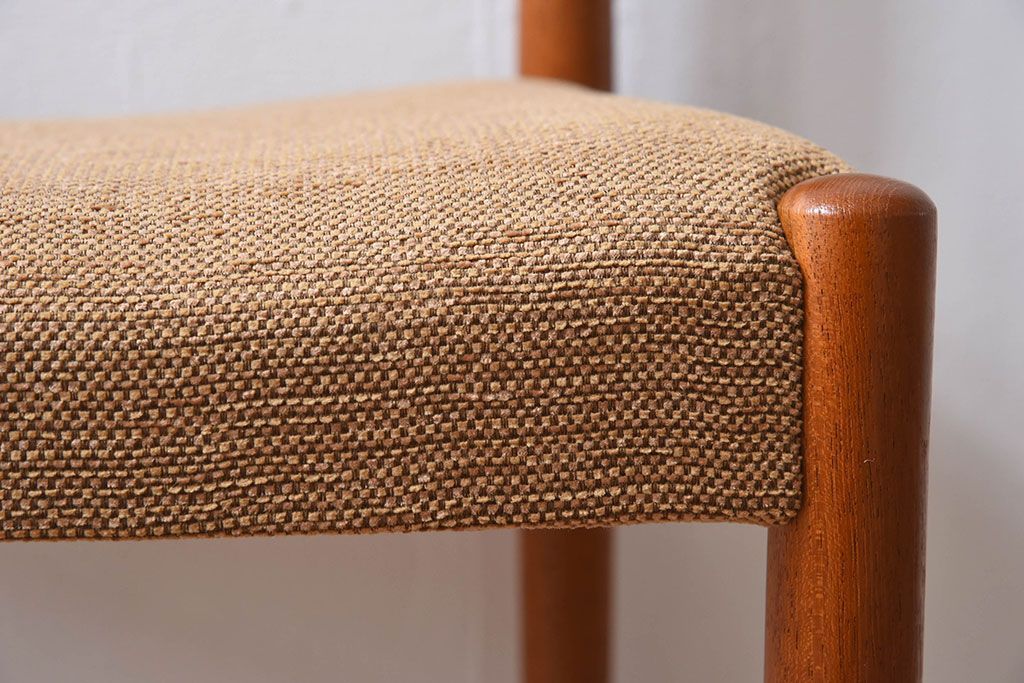 北欧家具　ビンテージ　スウェーデンTROEDS製　チーク材のチェア(ダイニングチェア)(3)