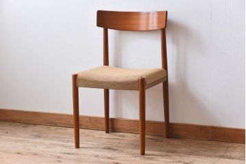ヴィンテージ家具　北欧ビンテージ　スウェーデンTROEDS製　チーク材のチェア(ダイニングチェア)(1)