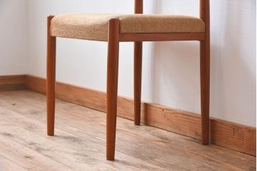 ヴィンテージ家具　北欧ビンテージ　スウェーデンTROEDS製　チーク材のチェア(ダイニングチェア)(1)