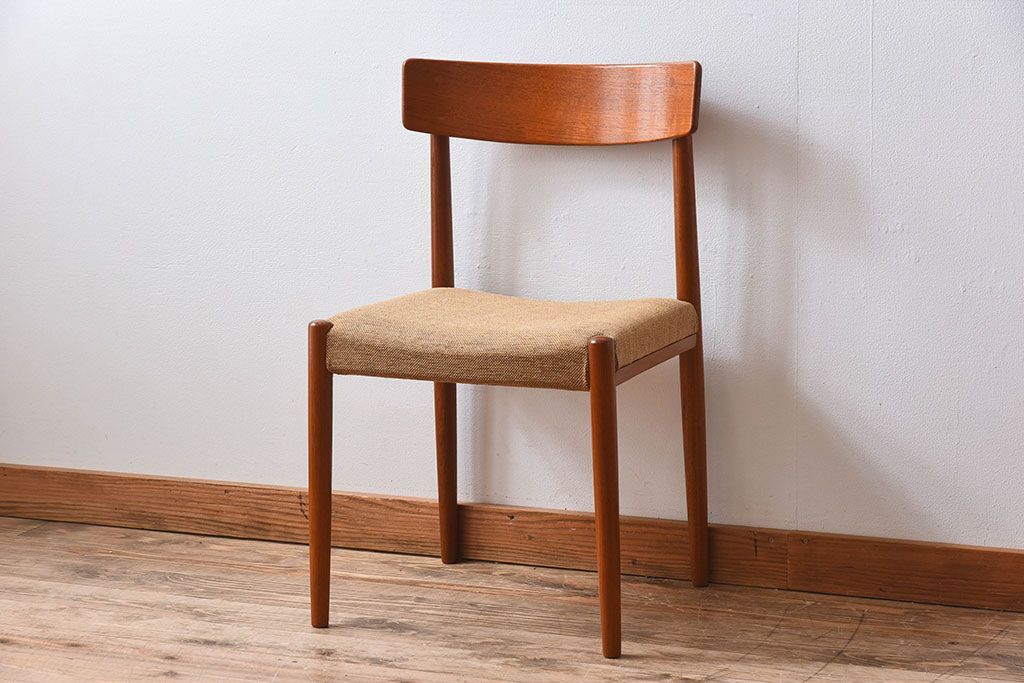 ヴィンテージ家具　北欧ビンテージ　スウェーデンTROEDS製　チーク材のチェア(ダイニングチェア)(2)