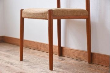 ヴィンテージ家具　北欧ビンテージ　スウェーデンTROEDS製　チーク材のチェア(ダイニングチェア)(2)