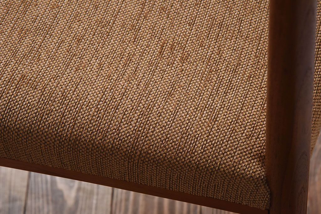 ヴィンテージ家具　北欧ビンテージ　スウェーデンTROEDS製　チーク材のチェア(ダイニングチェア)(2)