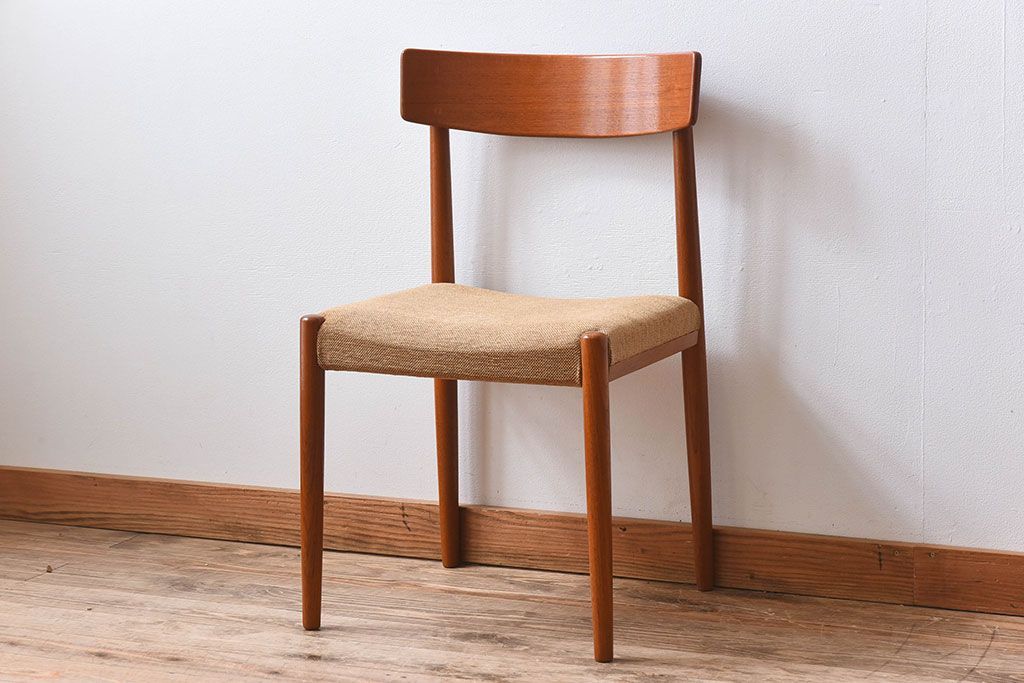 ヴィンテージ家具　北欧ビンテージ　スウェーデンTROEDS製　チーク材のチェア(ダイニングチェア)(3)
