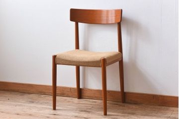 ヴィンテージ家具　北欧ビンテージ　スウェーデンTROEDS製　チーク材のチェア(ダイニングチェア)(3)