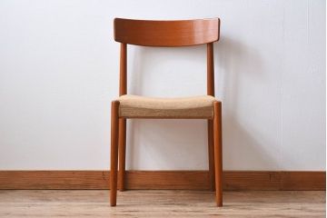 ヴィンテージ家具　北欧ビンテージ　スウェーデンTROEDS製　チーク材のチェア(ダイニングチェア)(3)