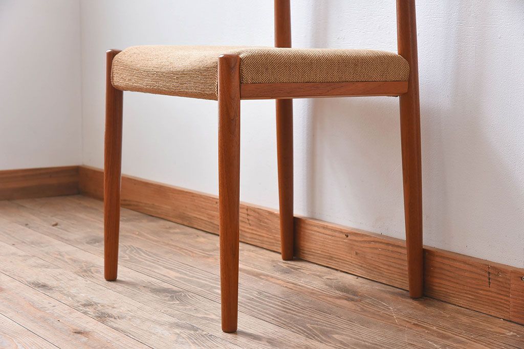 ヴィンテージ家具　北欧ビンテージ　スウェーデンTROEDS製　チーク材のチェア(ダイニングチェア)(3)