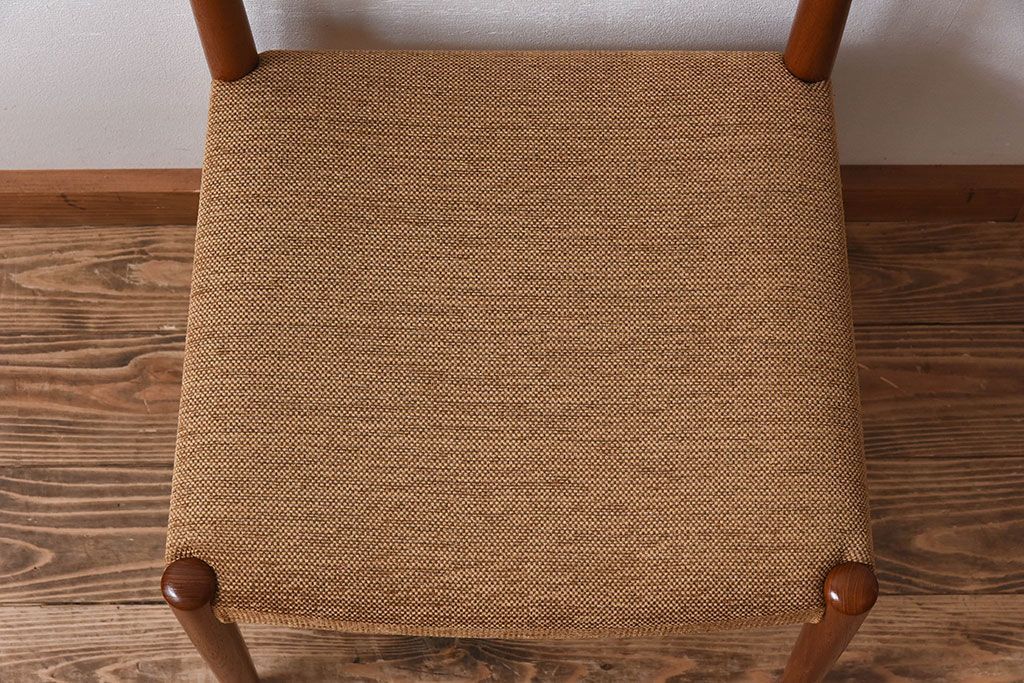 ヴィンテージ家具　北欧ビンテージ　スウェーデンTROEDS製　チーク材のチェア(ダイニングチェア)(3)