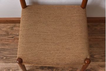 ヴィンテージ家具　北欧ビンテージ　スウェーデンTROEDS製　チーク材のチェア(ダイニングチェア)(3)