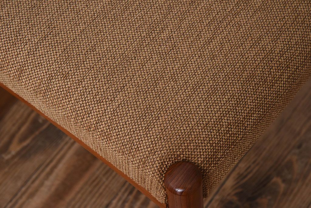 ヴィンテージ家具　北欧ビンテージ　スウェーデンTROEDS製　チーク材のチェア(ダイニングチェア)(3)