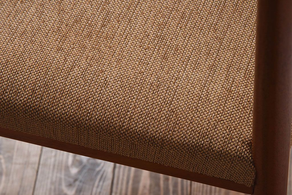 ヴィンテージ家具　北欧ビンテージ　スウェーデンTROEDS製　チーク材のチェア(ダイニングチェア)(3)