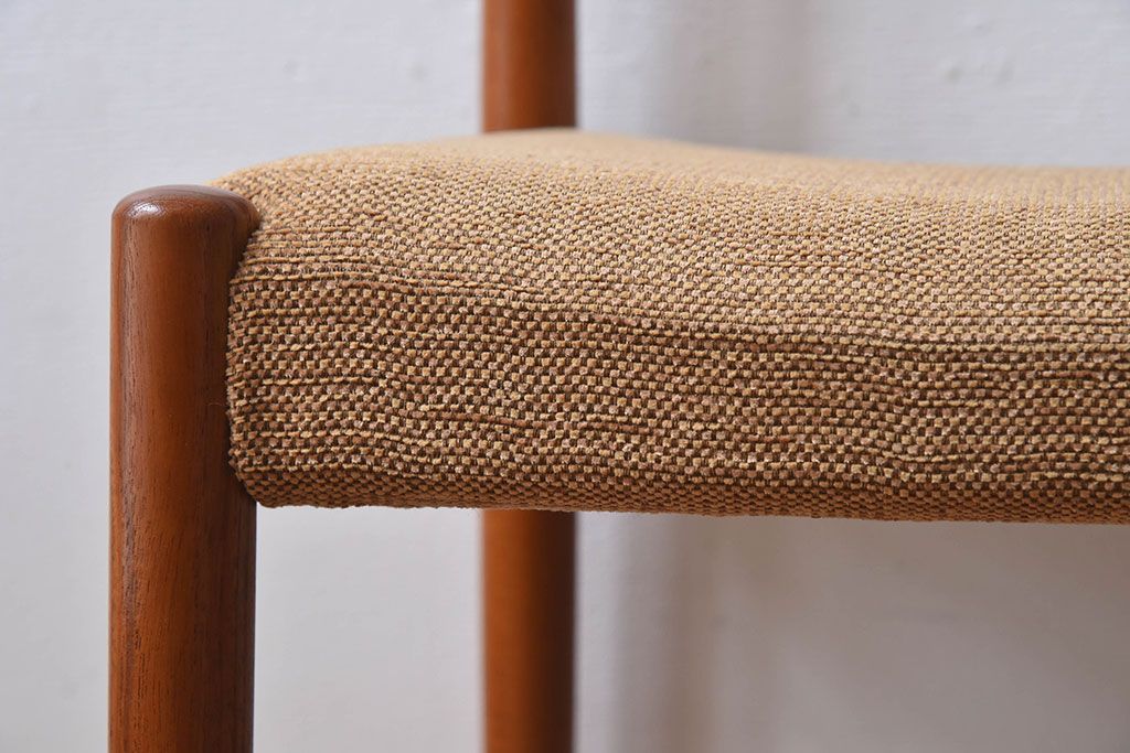 ヴィンテージ家具　北欧ビンテージ　スウェーデンTROEDS製　チーク材のチェア(ダイニングチェア)(3)