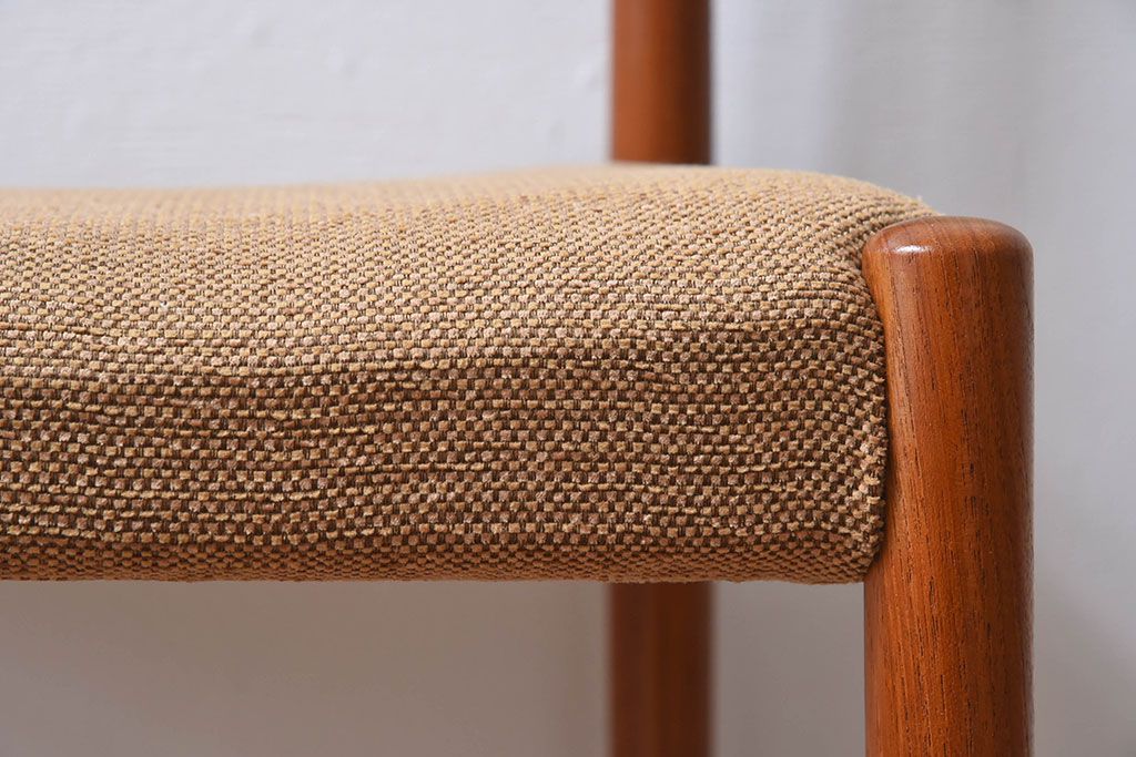 ヴィンテージ家具　北欧ビンテージ　スウェーデンTROEDS製　チーク材のチェア(ダイニングチェア)(3)