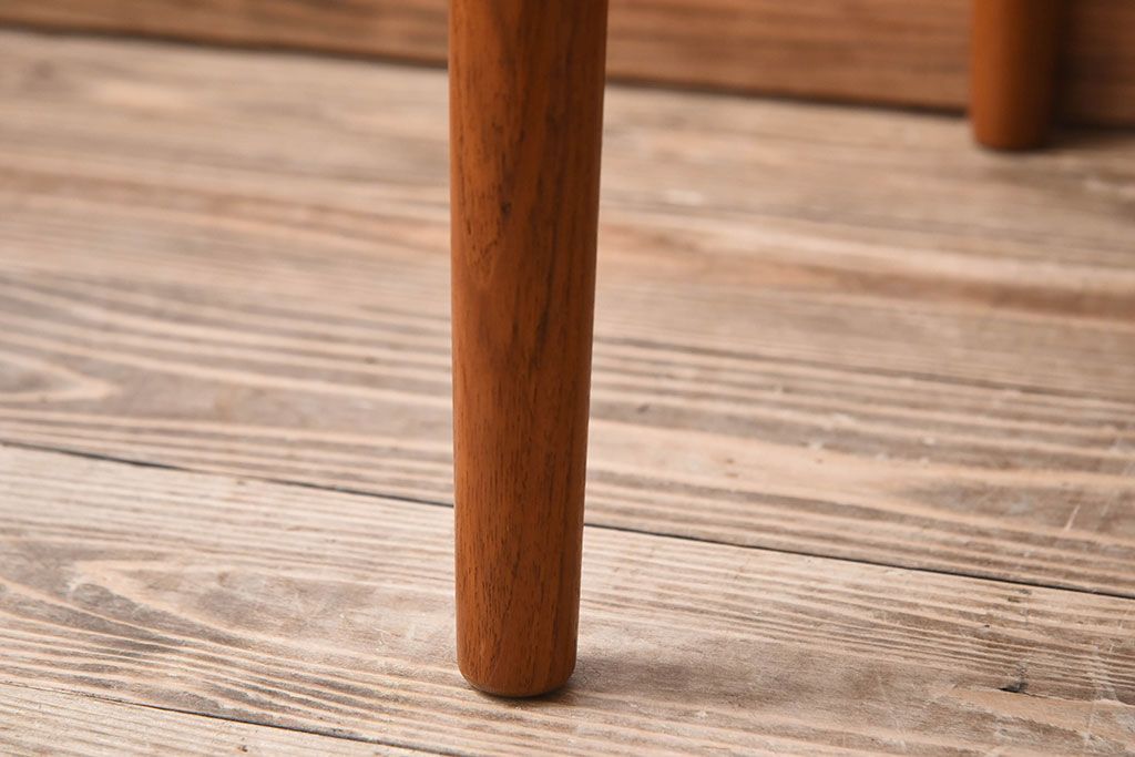 ヴィンテージ家具　北欧ビンテージ　スウェーデンTROEDS製　チーク材のチェア(ダイニングチェア)(3)