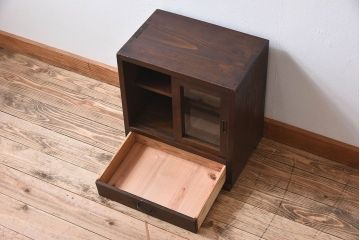 アンティーク家具　大正期　古い檜材の小ぶりでシンプルなアンティーク収納棚