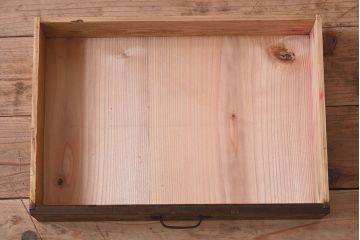 アンティーク家具　大正期　古い檜材の小ぶりでシンプルなアンティーク収納棚