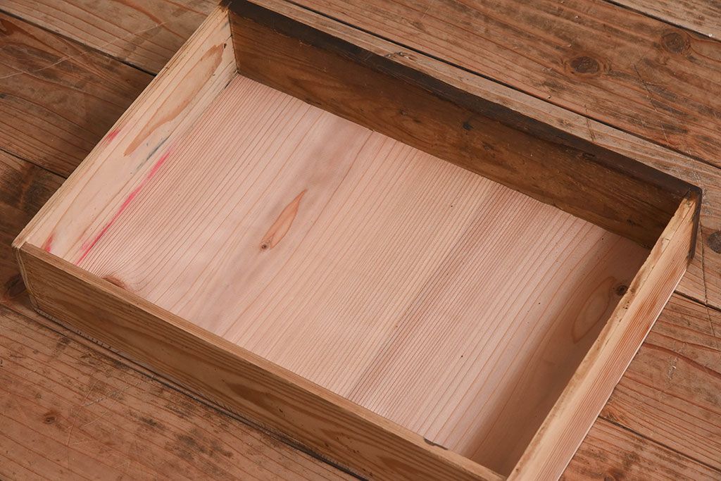 アンティーク家具　大正期　古い檜材の小ぶりでシンプルなアンティーク収納棚