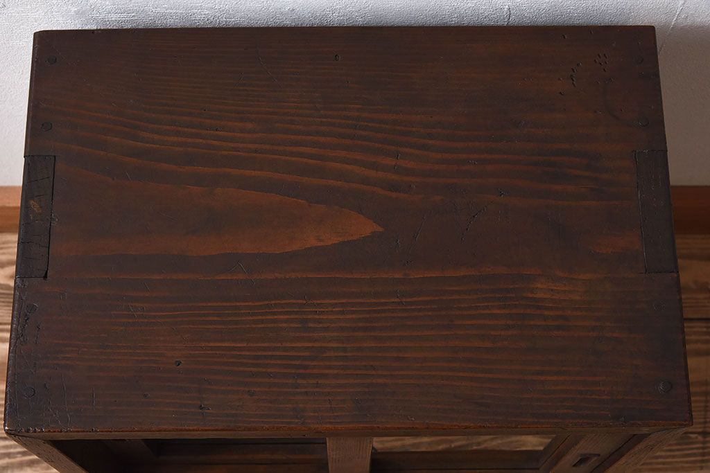 アンティーク家具　大正期　古い檜材の小ぶりでシンプルなアンティーク収納棚