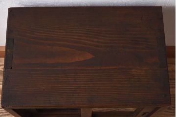 アンティーク家具　大正期　古い檜材の小ぶりでシンプルなアンティーク収納棚