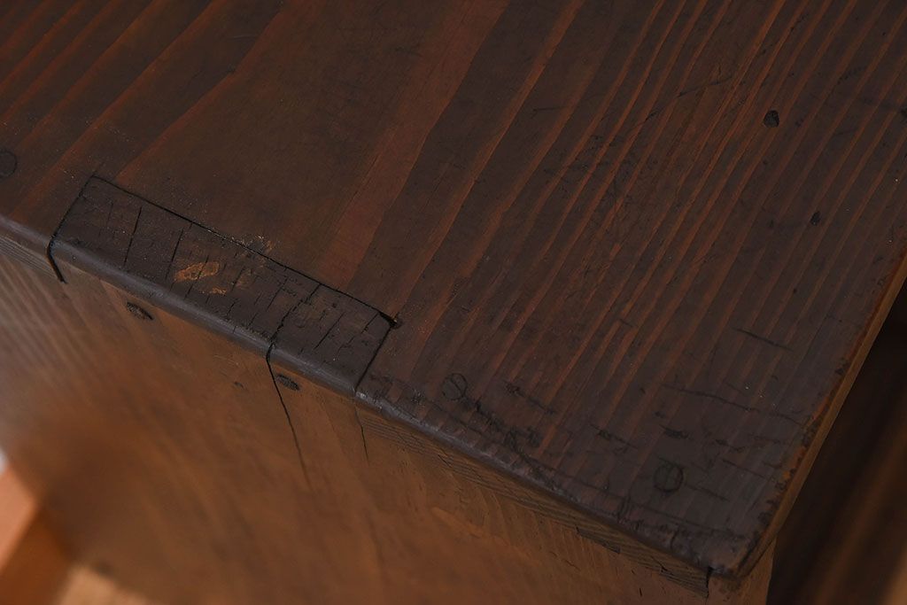 アンティーク家具　大正期　古い檜材の小ぶりでシンプルなアンティーク収納棚