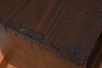 アンティーク家具　大正期　古い檜材の小ぶりでシンプルなアンティーク収納棚