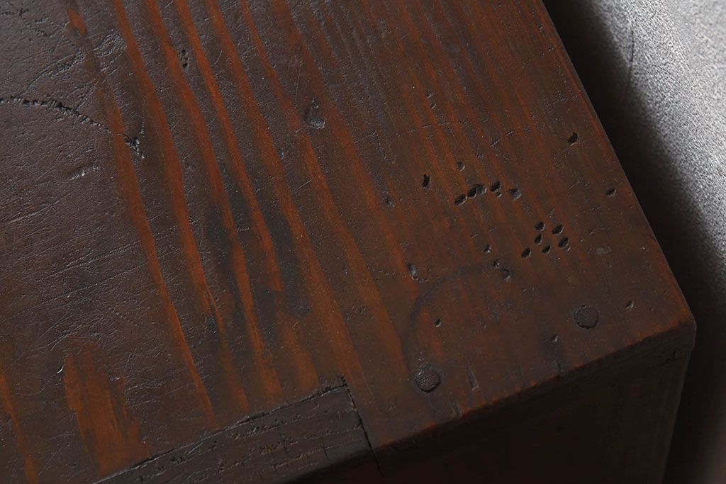 アンティーク家具　大正期　古い檜材の小ぶりでシンプルなアンティーク収納棚